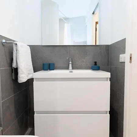 Lejlighed Charming With Balcony And View In *