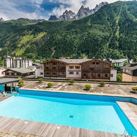 Centre Piscine été Vue Mont-blanc