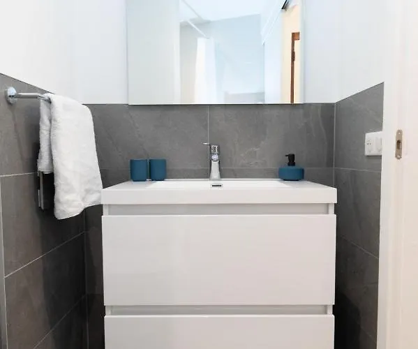 Διαμέρισμα Charming With Balcony And View In *