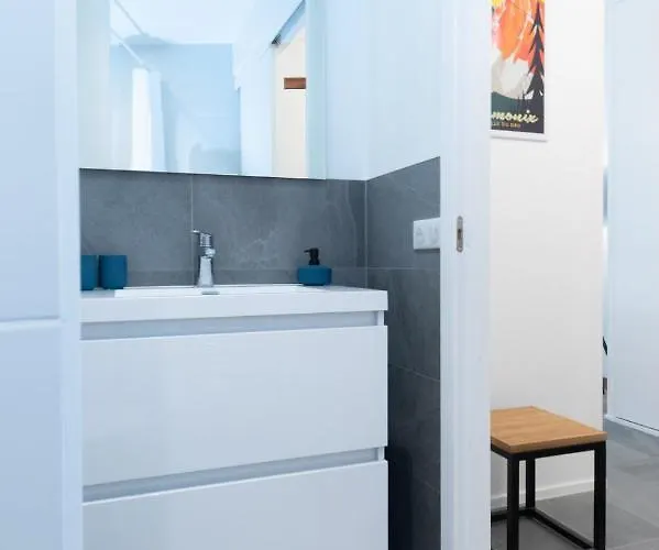 Διαμέρισμα Charming With Balcony And View In *